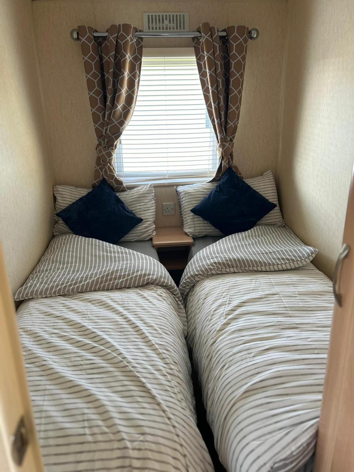 J&D By The Sea Hotell Heysham Exteriör bild